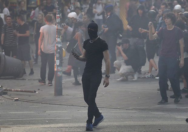 DW: Ко су људи у црном који праве хаос по Хамбургу?