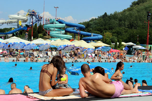 На базенима Аква парка у Јагодини 5.000 људи