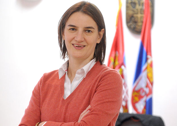 Шпијунка: Анин договор твитом