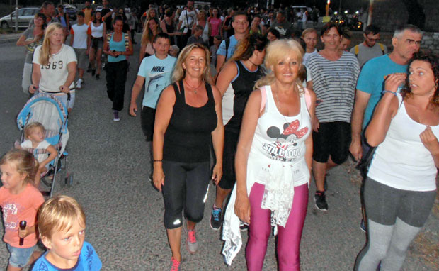 Шетња изнад Боке по месечини