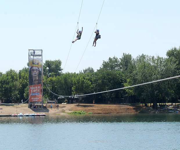 СТРАВА НА АДИ: Младић пао са жичаре, са висине од 20 метара, у тешком стању превезен у Ургентни