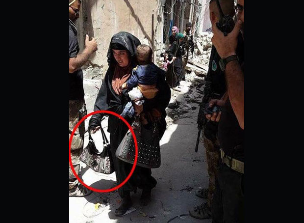 ЗА БЕБУ ЈЕ БИЛО КАСНО: Мајка се уочи ослобођења Мосула разнела са дететом у наручју (ФОТО)