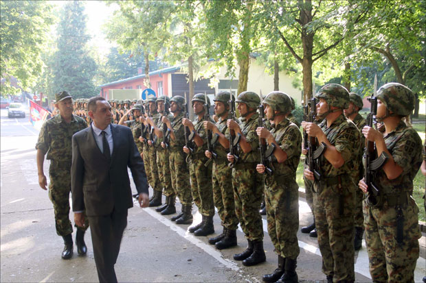 Вулин „бескрајно завиди” војницима због служења војног рока 