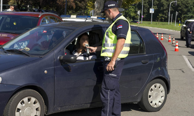Два промила алкохола, и оде аутомобил!