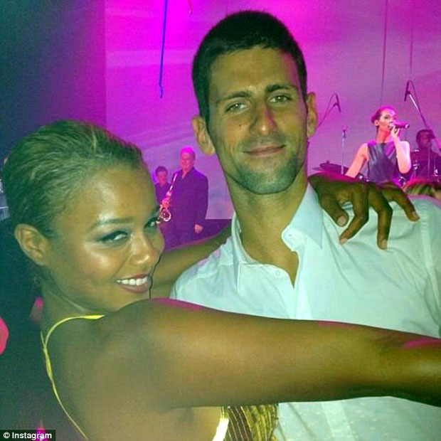 БРИТАНЦИ ПОНОВО “ПАКУЈУ” АФЕРУ ЂОКОВИЋУ: Лорен демантује да је у вези са Новаком