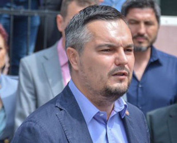 ШПИЈУНКА: Значка монарха