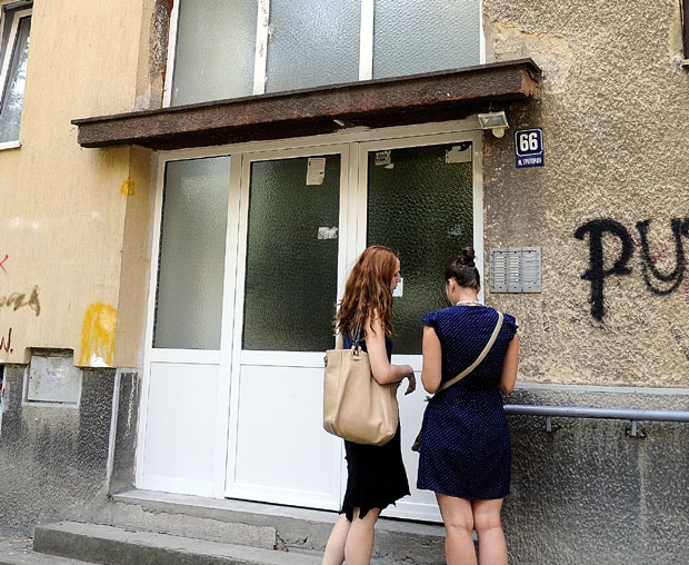 ТРАГЕДИЈА НА КАРАБУРМИ: Убила се кабловима?