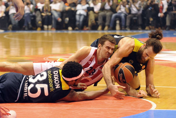 ЗВАНИЧНО: Гудурић четири године у Фенербахчеу, Звезди милион евра