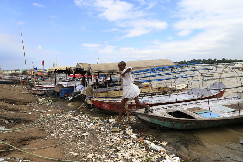 Казна за бацање ђубрета у свету реку