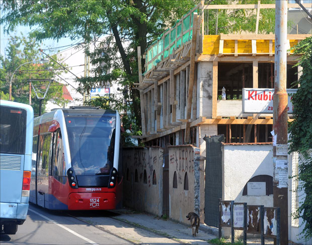 Из трамваја - на терасу