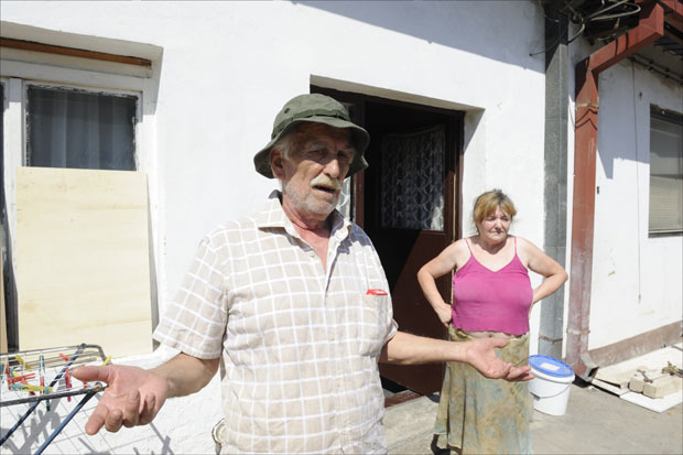 Селе их из мензе у старој фабрици