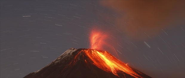 ЛАЖНА ЕРУПЦИЈА: Италијанска мафија подметнула пожар на Везуву и отерала туристе?