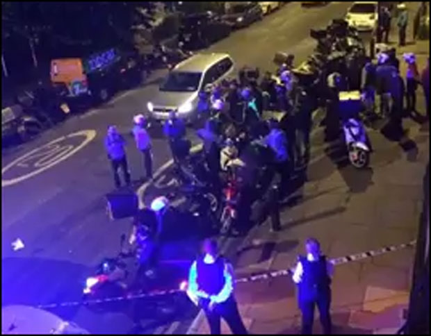 НАПАДИ КИСЕЛИНОМ У ЛОНДОНУ: Неколико људи повређено, ухапшен тинејџер (ВИДЕО)