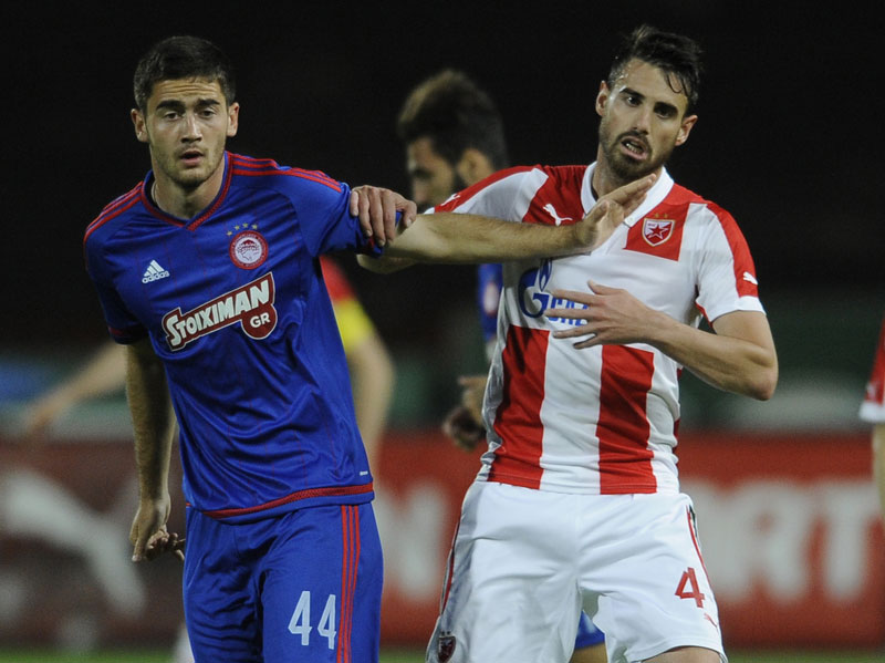 ЦРВЕНО-БЕЛИ ТРАЖЕ ЗАМЕНУ ЗА ЈОВИЧИЋА: Са тројицом фудбалера већ ступљено у контакт