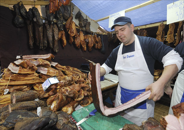 Свако село има ијаду, а паре траже из буџета