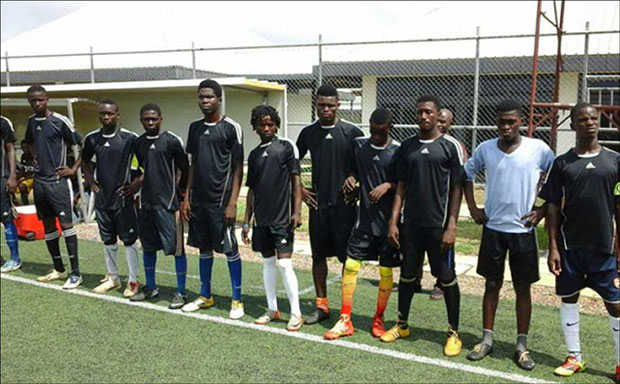 ДОЛАЗАК ГАЊАНА У ДЕРВЕНТУ: Фудбалери или азиланти?