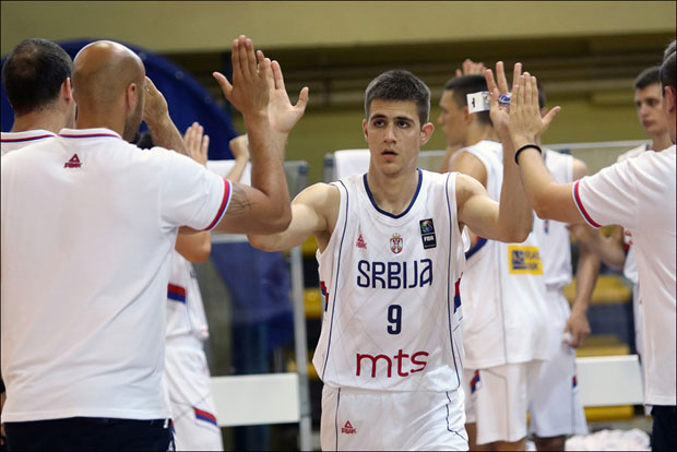 Млада репрезентација демолирала Словенију