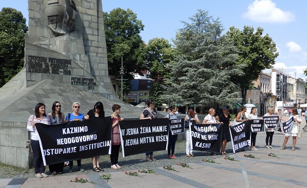 У Краљеву одржан протест против фемицида у Србији
