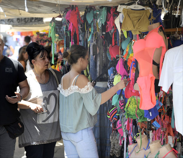 ШТА КУПУЈУ БЕОГРАЂАНИ: Најтраженији су купаћи костими