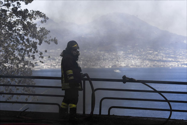 Италијански ватогасци се боре са више од 1.000 пожара
