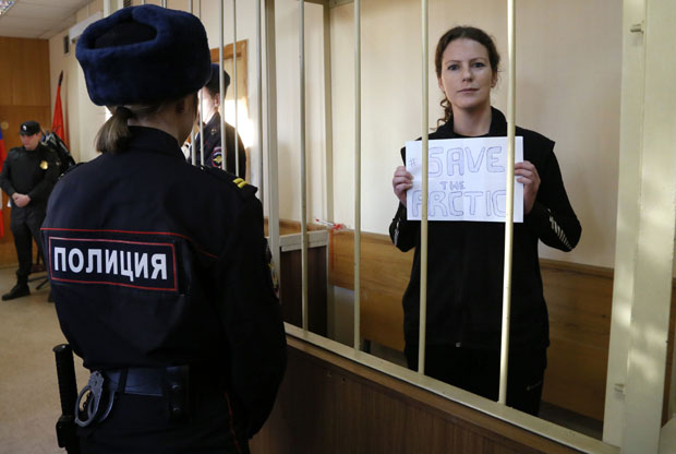 Русија треба да плати Холандији пет милиона евра због Гринписа