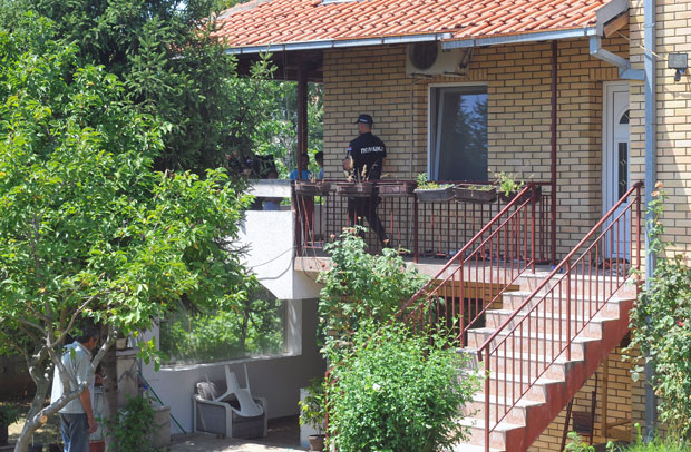 НЕСРЕЋА НА ЗВЕЗДАРИ: Дете (2) пало са терасе