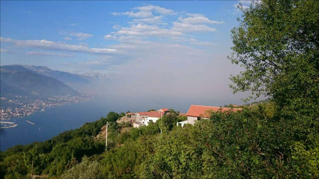 КАНАДЕРИ ОБУЗДАЛИ ВАТРУ У ЦРНОЈ ГОРИ: Пожари и даље активни, али коначно под контролом