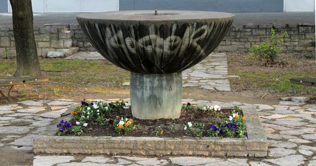 Титу уместо трга мала фонтана