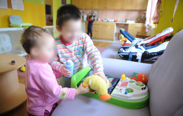 У контролисаним условима 600 деце, али без контроле