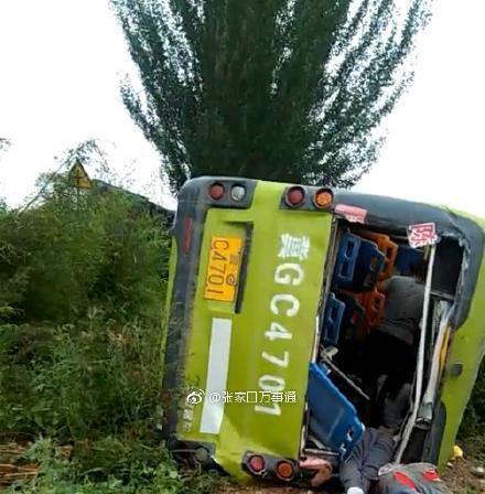 СТРАШАН УДЕС У КИНИ: У судар аутобуса и камиона погинуло 11 особа