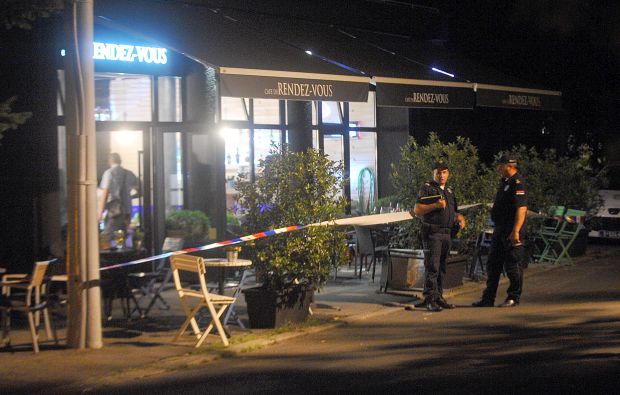 ПУЦЊАВА НА ДЕДИЊУ: Рањени мушкарац превезен у Ургентни центар (ФОТО)