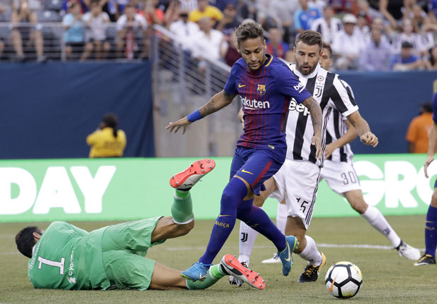 ШОУ БРАЗИЛЦА ПРОТИВ ЈУВЕНТУСА: Нејмар дриблао даму