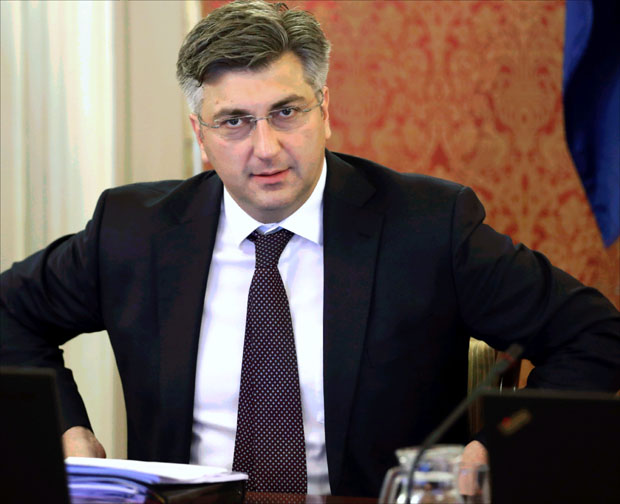 “ЉУДИ ГОЛОРУКИ ИШЛИ У ВАТРУ”: Из Сплита стиже захтев за оставку Пленковића