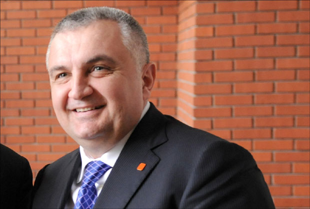 Изабрани председник Албаније, Илир Мета, преузима дужност 