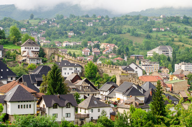 Би-Би-Си: У Јајцу ученици не желе поделе по етничком принципу
