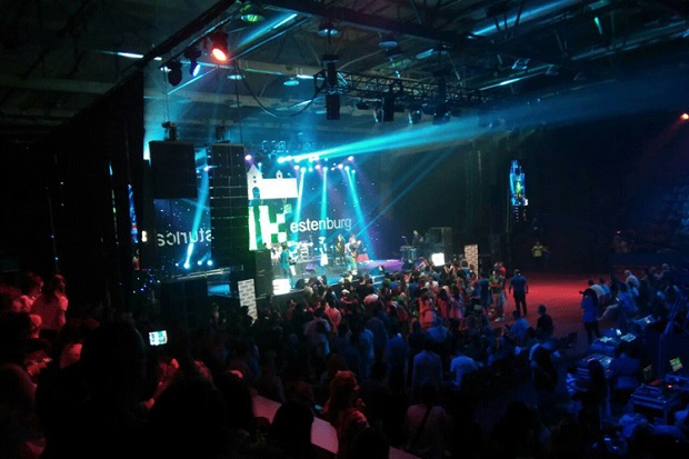 Кустурица и Но смокинг оркестра отворили Кестенбург