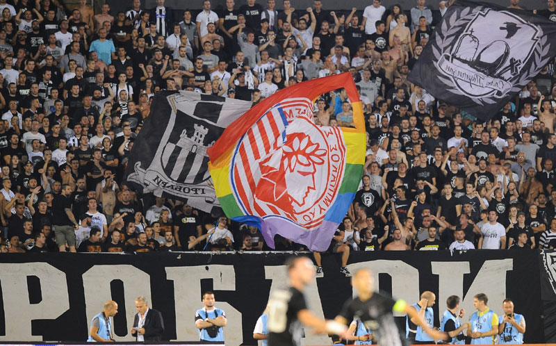 БЕЗ НАВИЈАЧА ОЛИМПИЈАКОСА У ХУМСКОЈ: Петардом на Марина, погођен један играч гостију, туча код тунела...