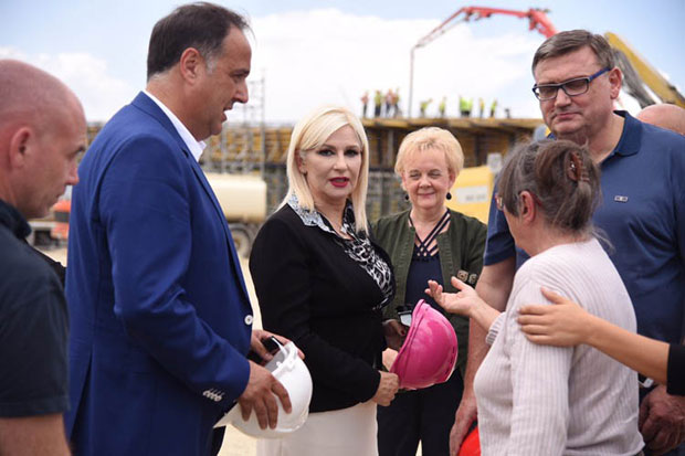 Неимари да додају гас