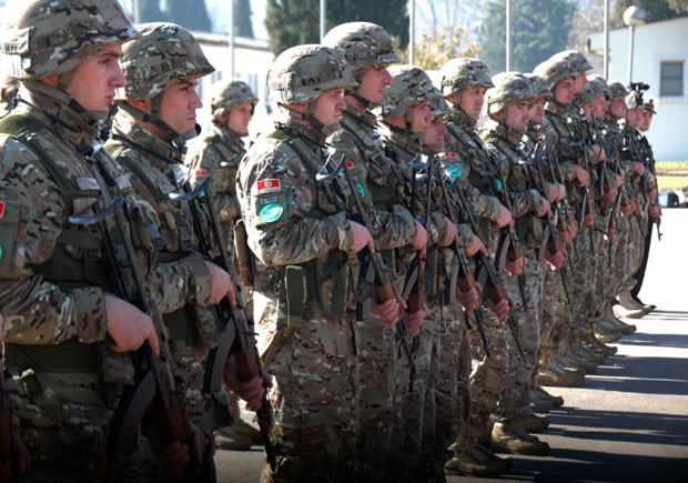 СКУПШТИНА УСВОЈИЛА НОВИ ЗАКОН: Војску могу да служе и хомосексуалци