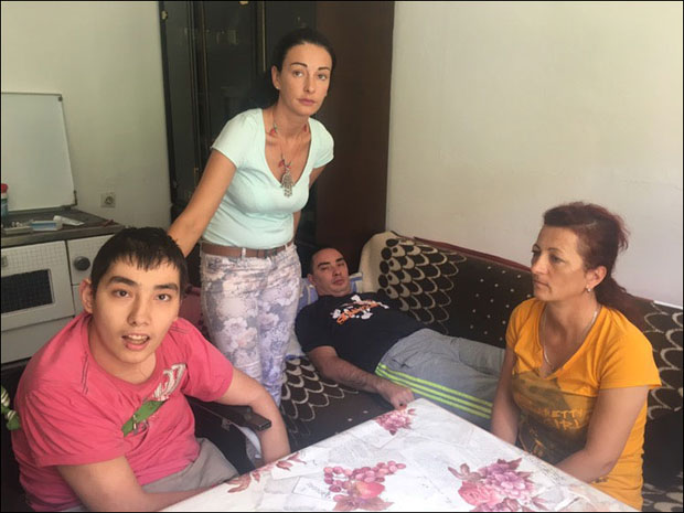 Немаштина притисла Јаковљевиће: Болесни без огњишта