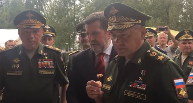 Шојгу јео ћевапе, није хтео шљивовицу (ВИДЕО)