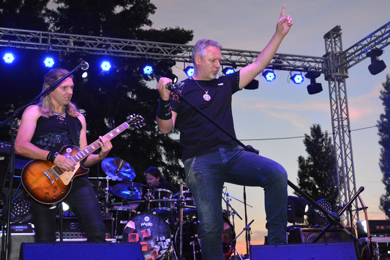 Томпсон ипак одржава пригодни концерт поводом Олује