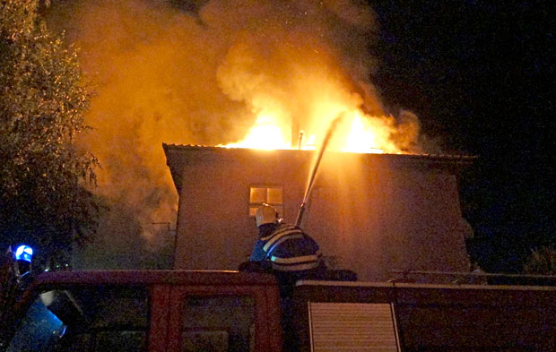 ПОЖАР У ПРИБОЈУ: Ватра прогутала два стана