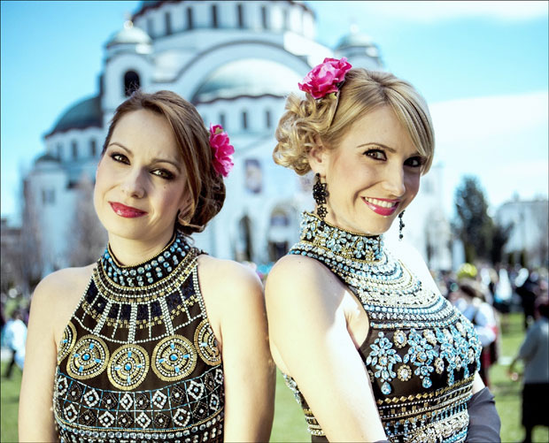 Сестре Гобовић певају за манастир
