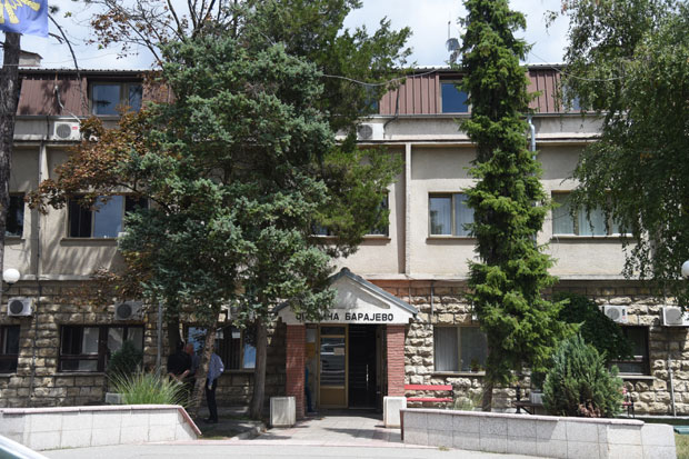 ПОТРАГА ЗА ПСИМА КОЈИ СУ ИЗУЈЕДАЛИ ЖЕНУ И ДЕТЕ: Житељи Барајева не спавају мирно