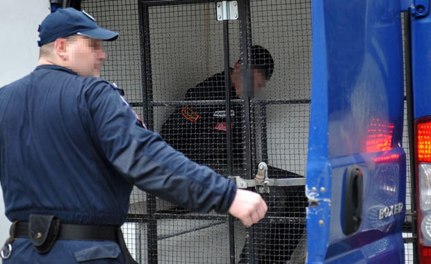 Прокупље: Напао мушкарца, па вређао полицајце и опирао се хапшењу