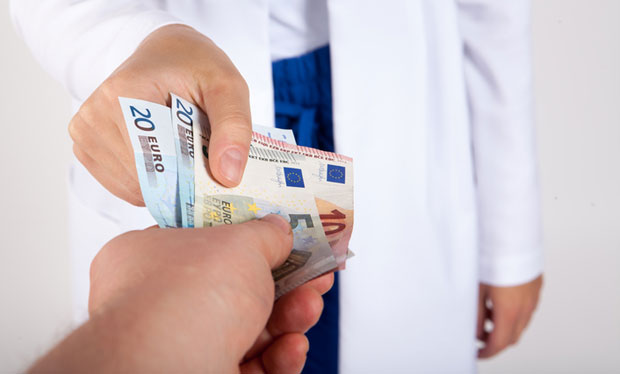 Бугарска влада покренула кампању против корупције у болницама