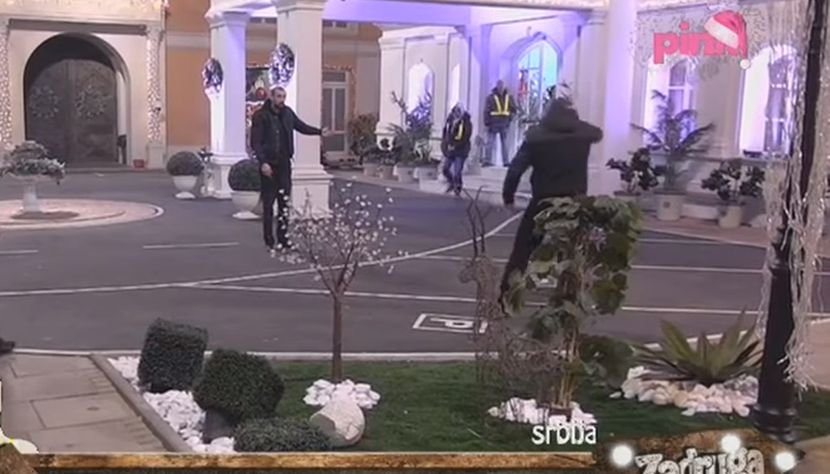 НАЈГОРЕ НОЋ У ЗАДРУЗИ: Миљан изгубио живце, бацао све по кући и напао Ђексона јер га је слагао, обезбеђење утрчало