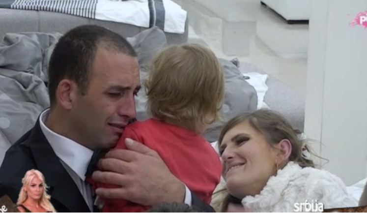 Овако је изгледао емотивни сусрет Дивне и Марка са ћерком Кристином! (ВИДЕО)