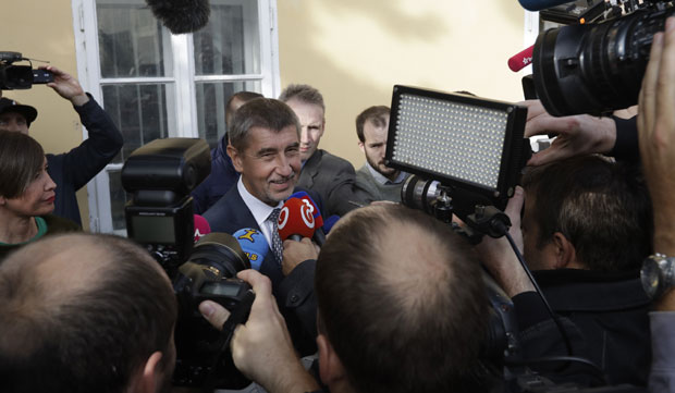 Незадовољни надомак победе